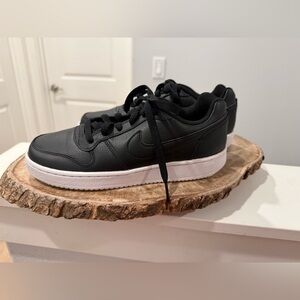 Nike Ebernon Low in black with a white sole! Size 6